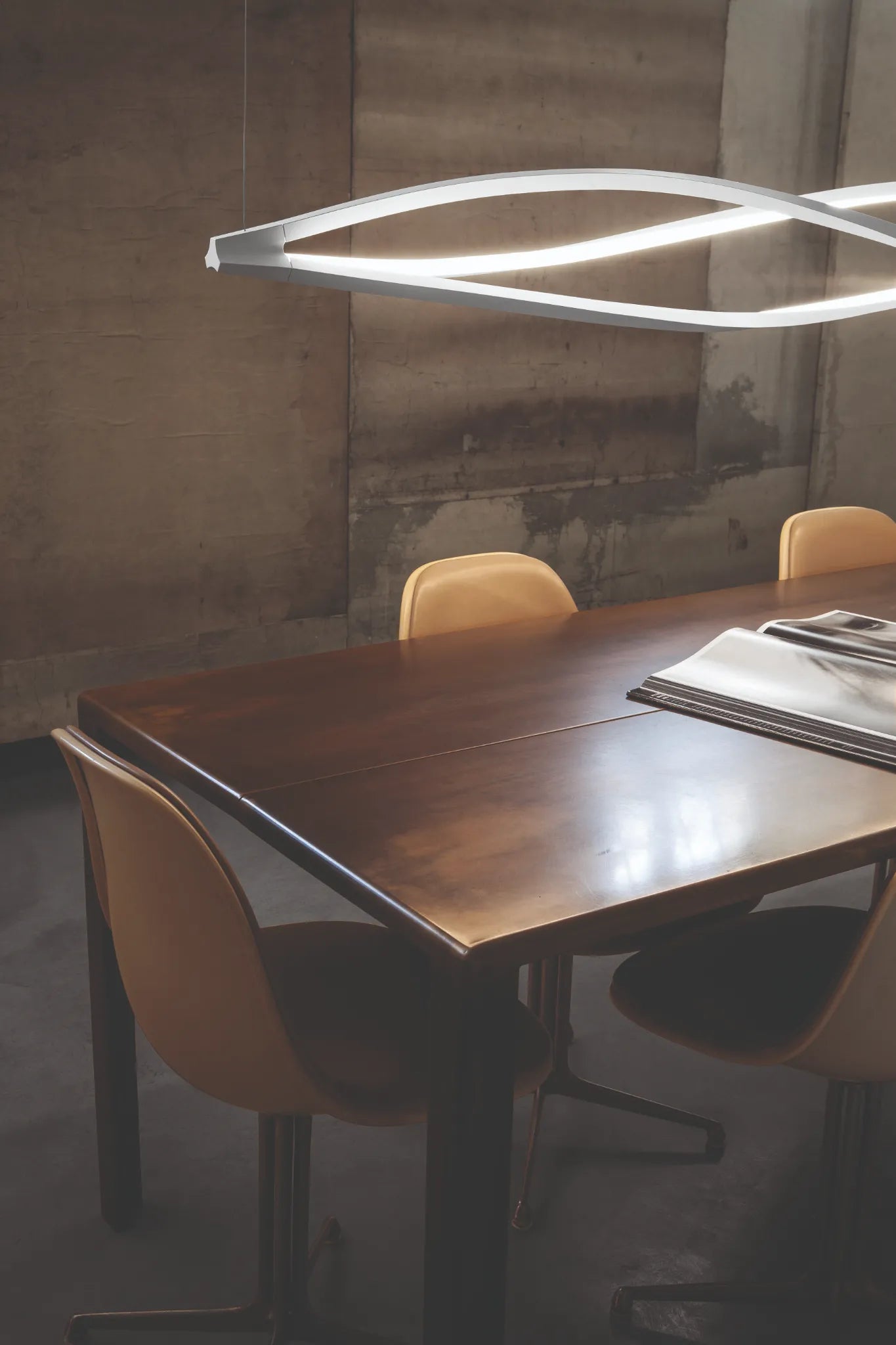 In the wind horizontal Suspensions LED