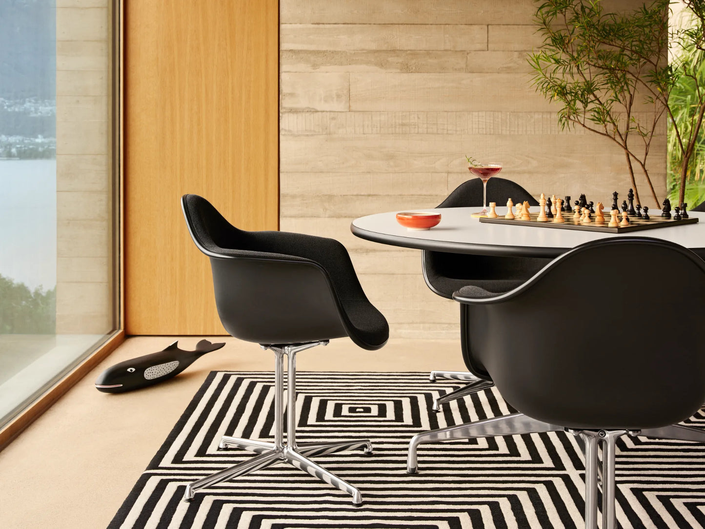 Figurine Eames House Whale Noir-Blanc