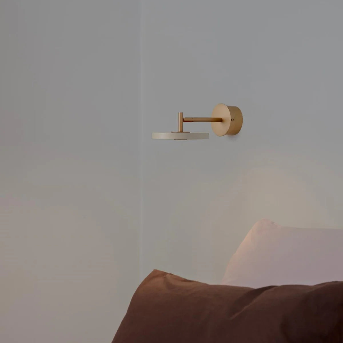 Asteria_Court_Appliques_sans_fil_ambiance_lit