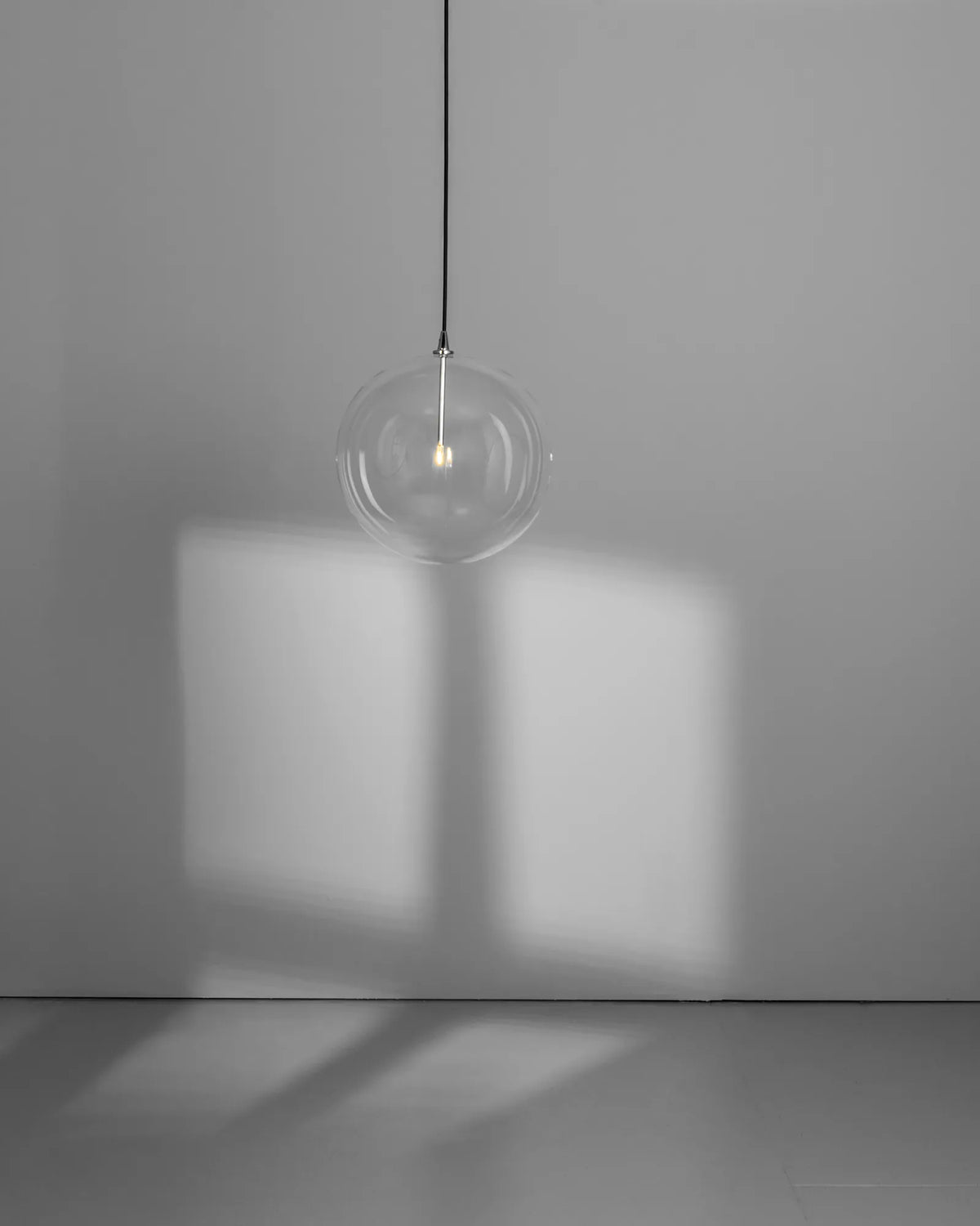Glass Globe Pendant fi 350 Suspensions