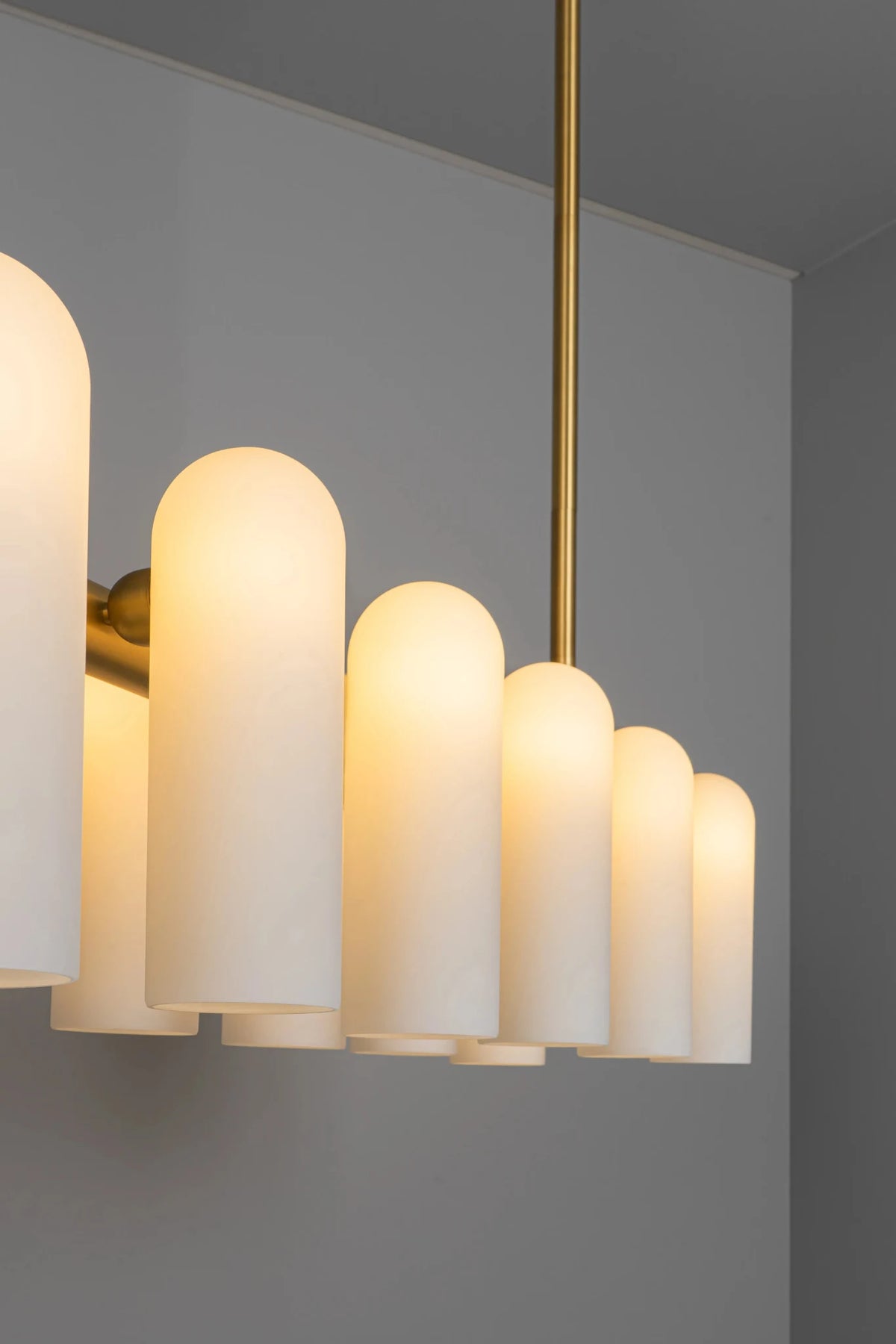 Odyssey Linear Chandelier LG Opale mat Suspensions
