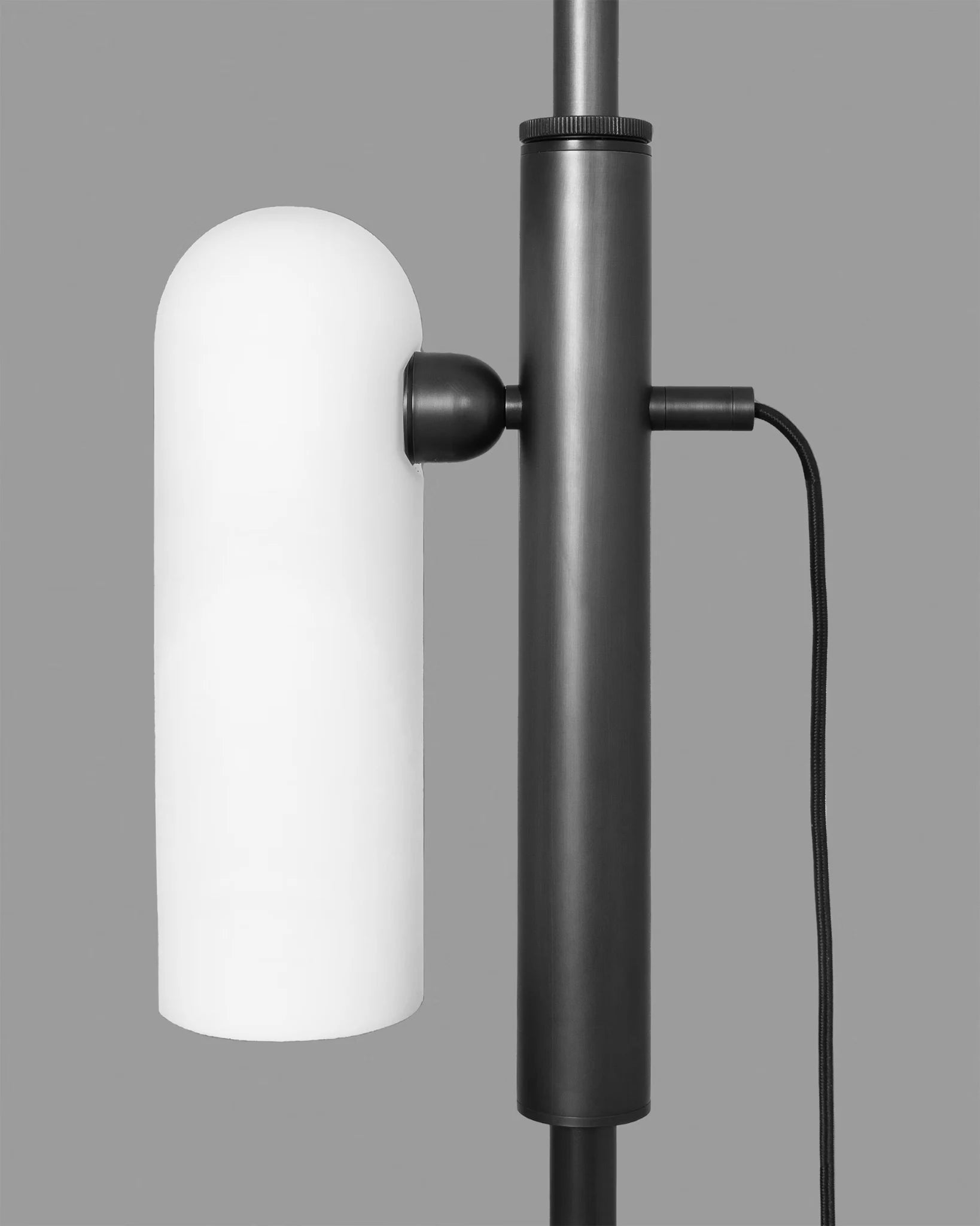 Odyssey Floor Lamp 1 Opale mat Lampadaires