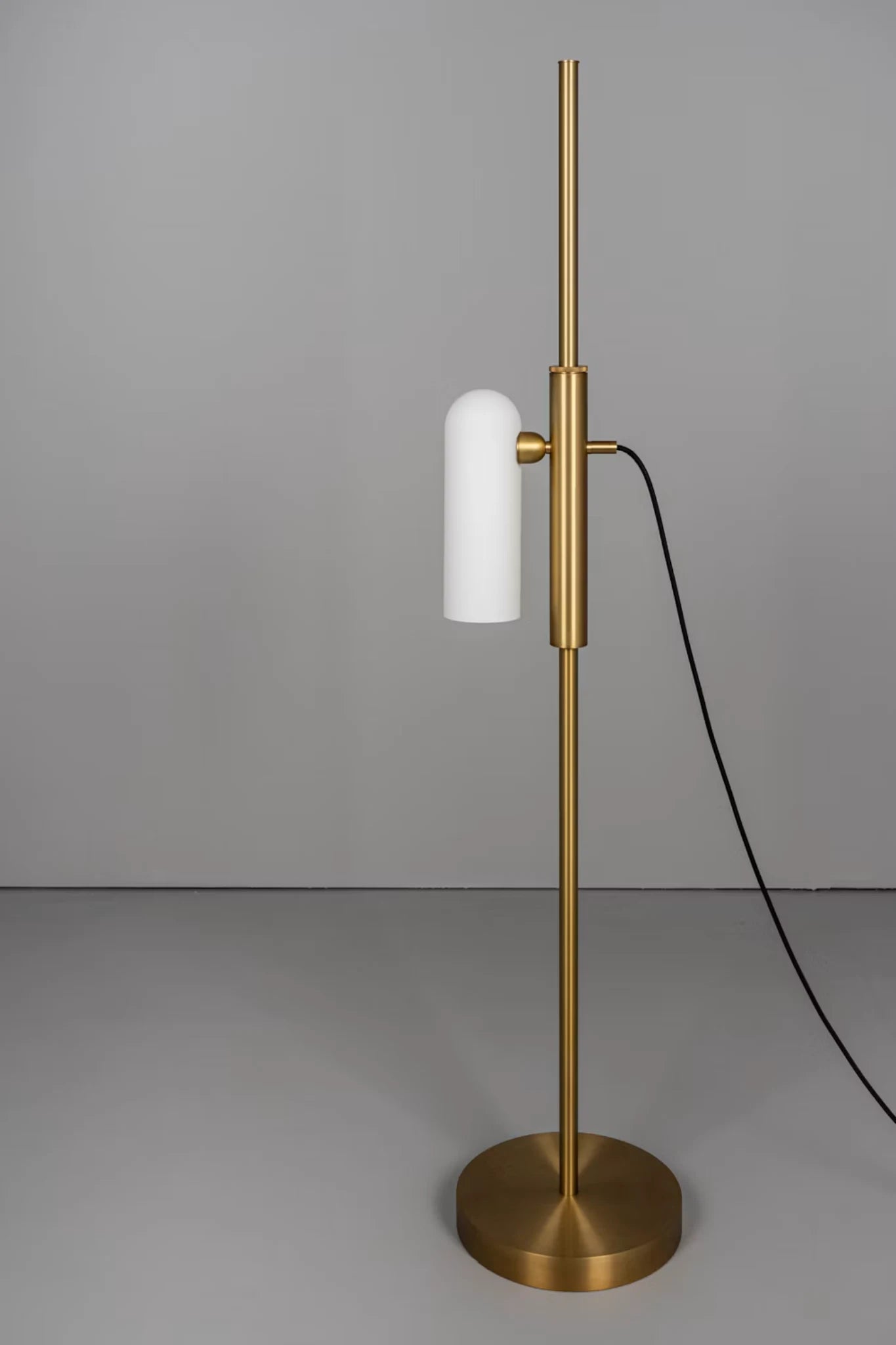 Odyssey Floor Lamp 1 Opale mat Lampadaires