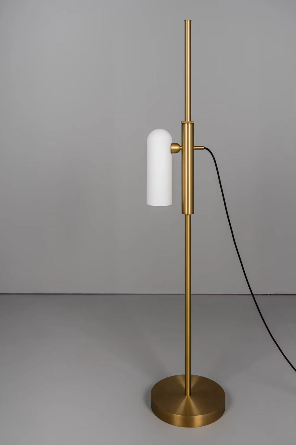 Odyssey Floor Lamp 1 Opale mat Lampadaires