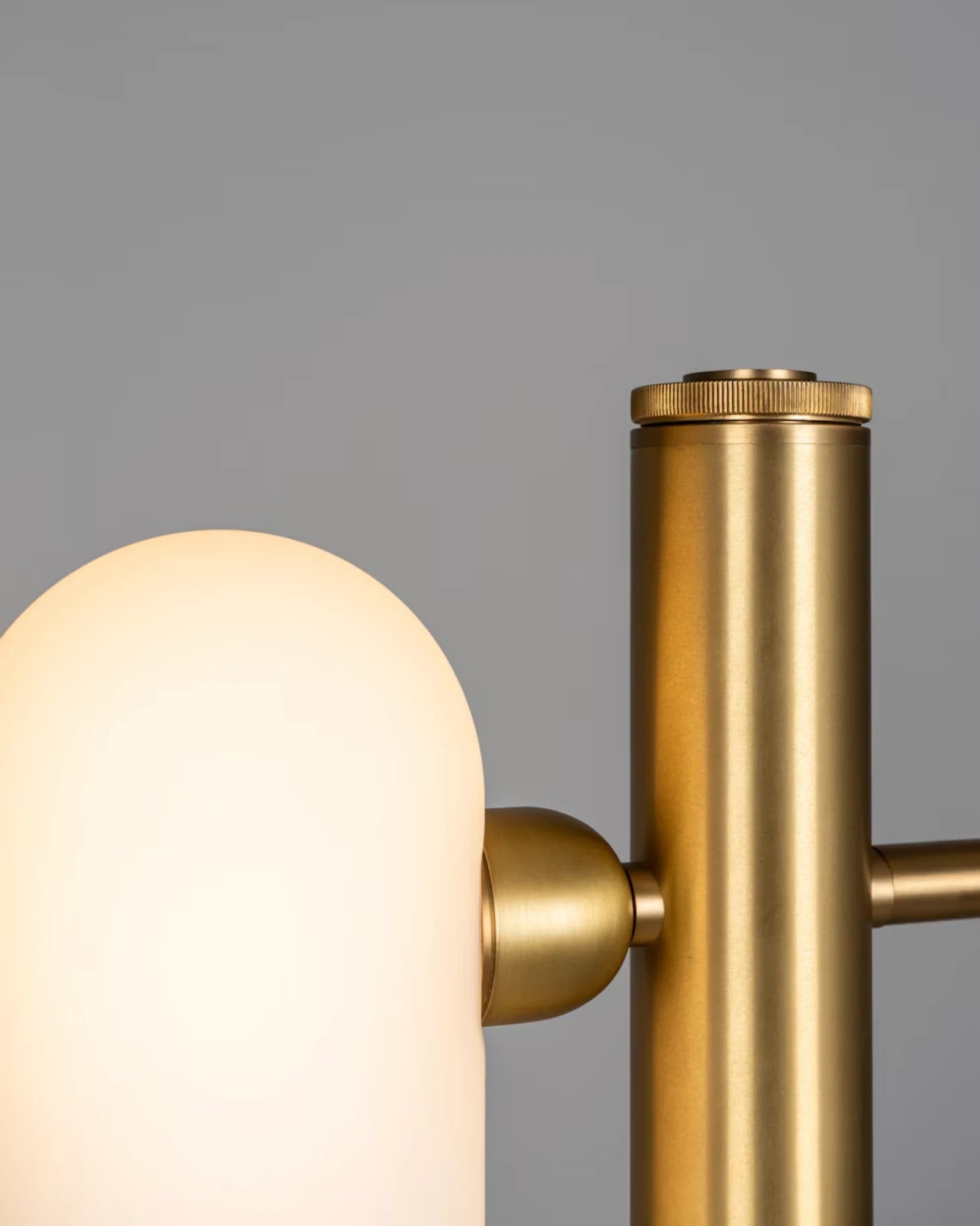 Odyssey Floor Lamp 1 Opale mat Lampadaires