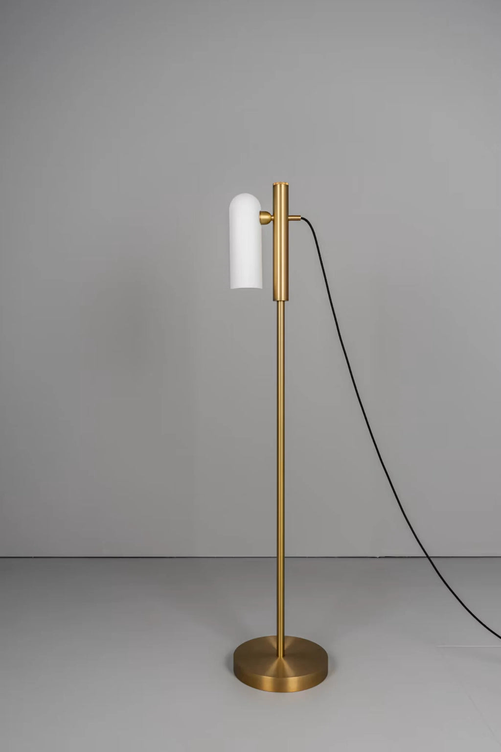 Odyssey Floor Lamp 1 Opale mat Lampadaires