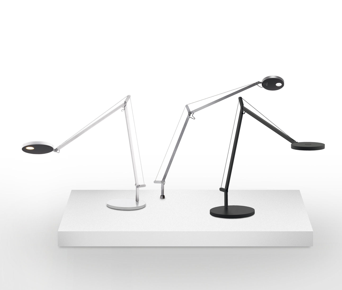 Luminaires Demetra Lampes de bureau LED Artemide en finition blanc — image de la galerie