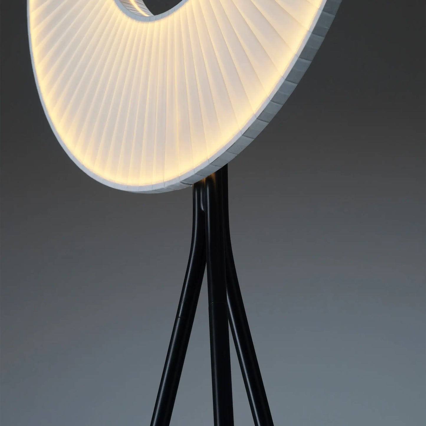 Iris floor tripod 80 Lampadaires LED