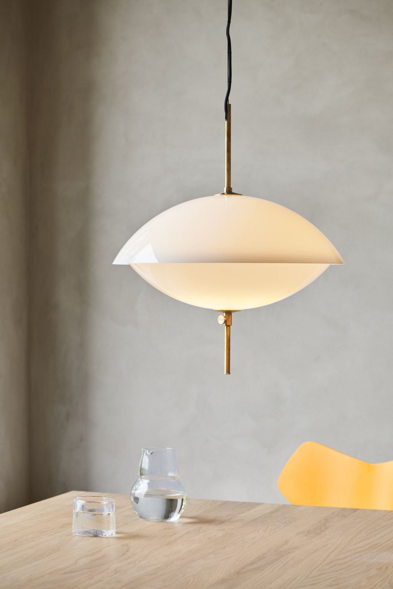 Clam Ø44cm Suspensions Verre opale-Laiton
