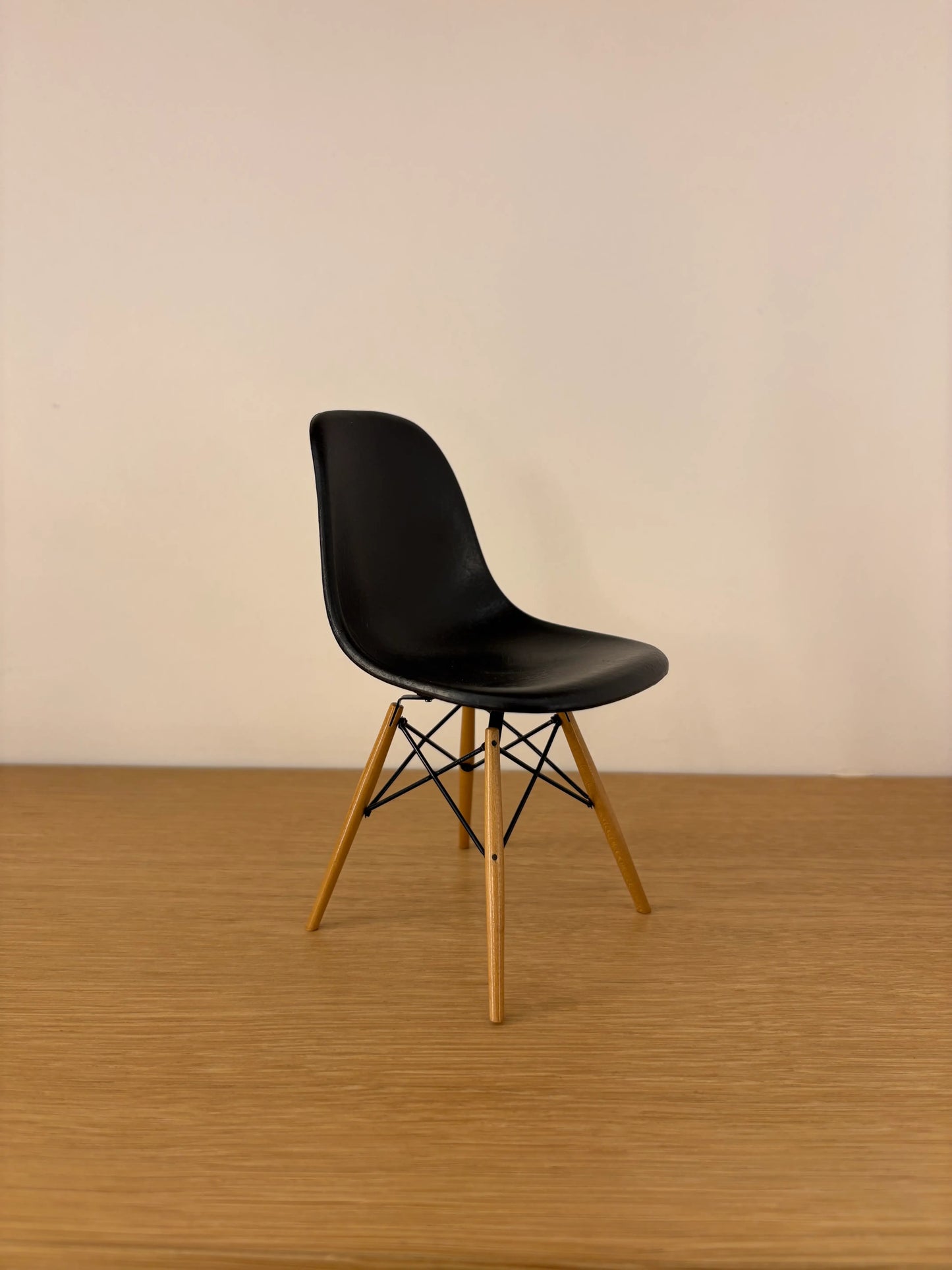 Eames DSW black Miniatures Outlet