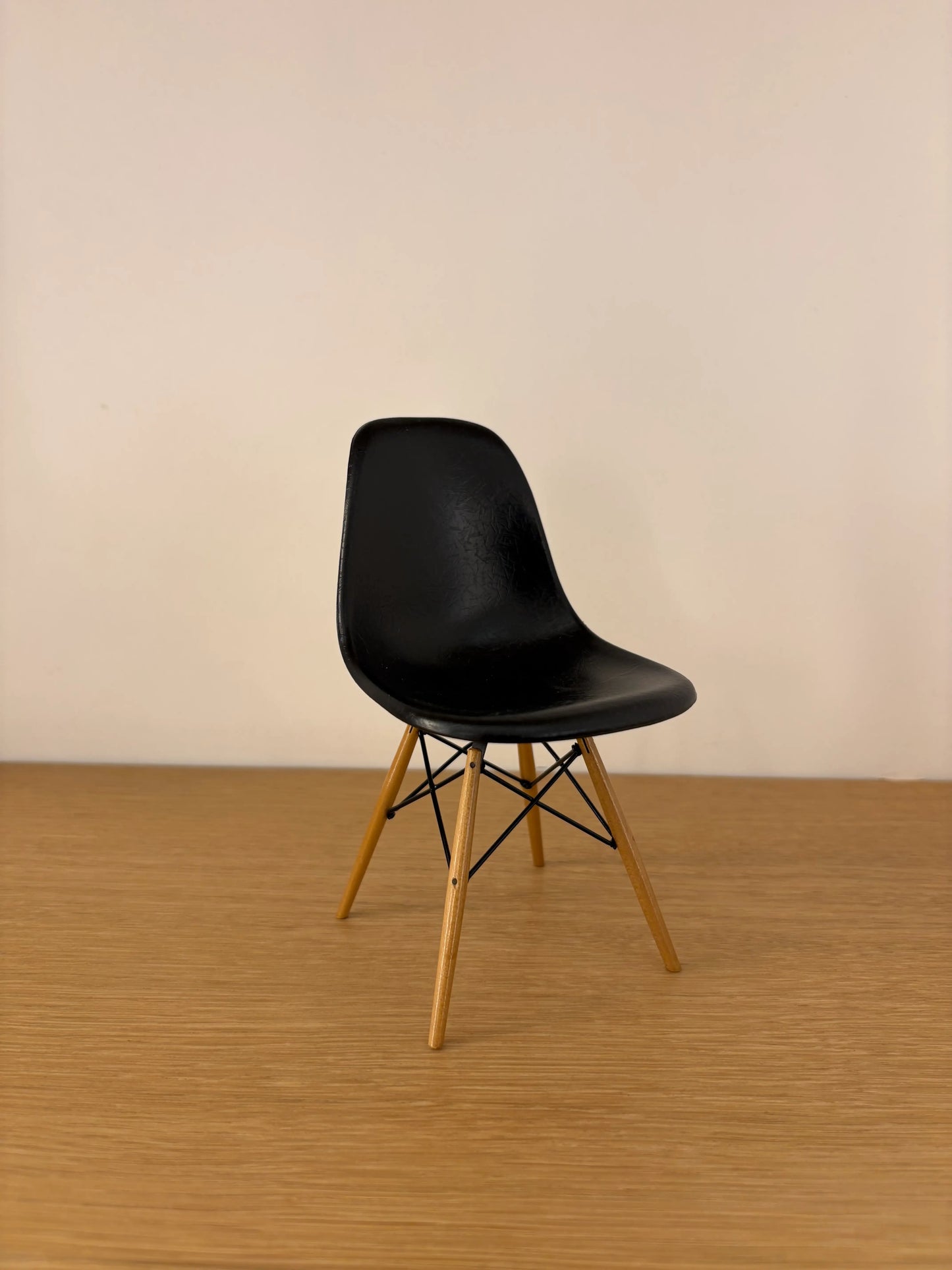 Eames DSW black Miniatures Outlet