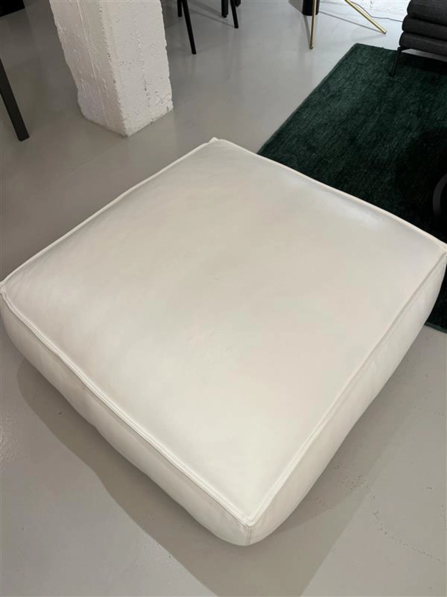 Auguste Pouf Banquette Outlet
