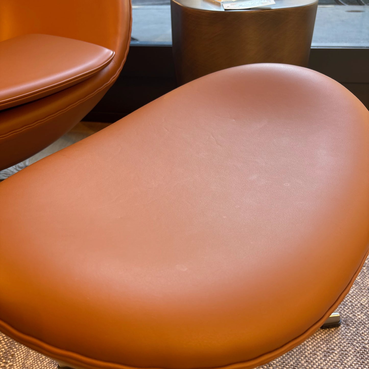 Egg Fauteuil et Ottoman Outlet