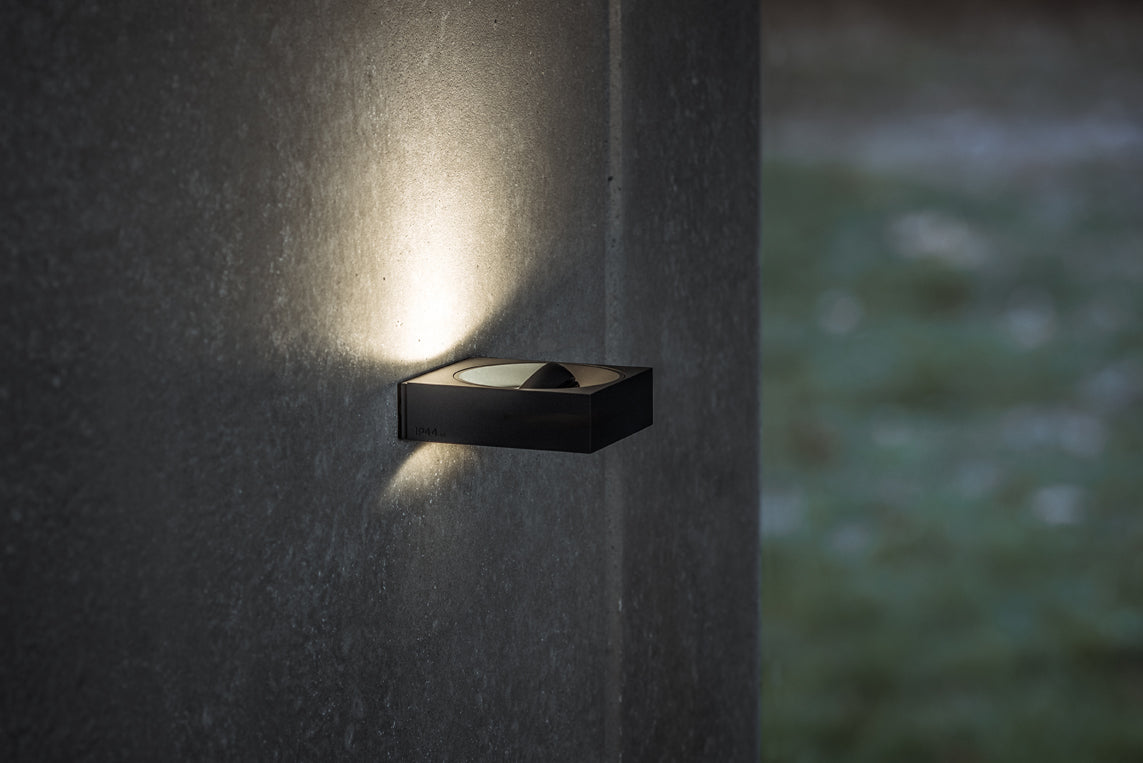Pip Appliques Outdoor LED