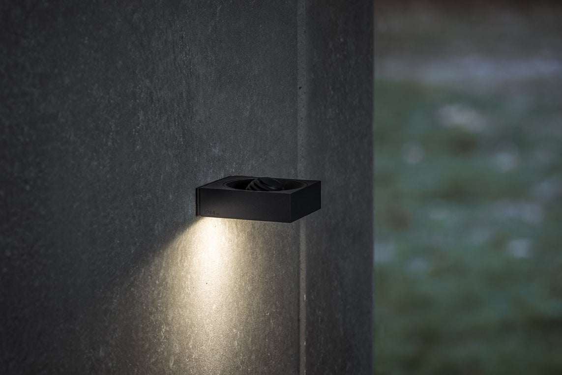 Pip Appliques Outdoor LED