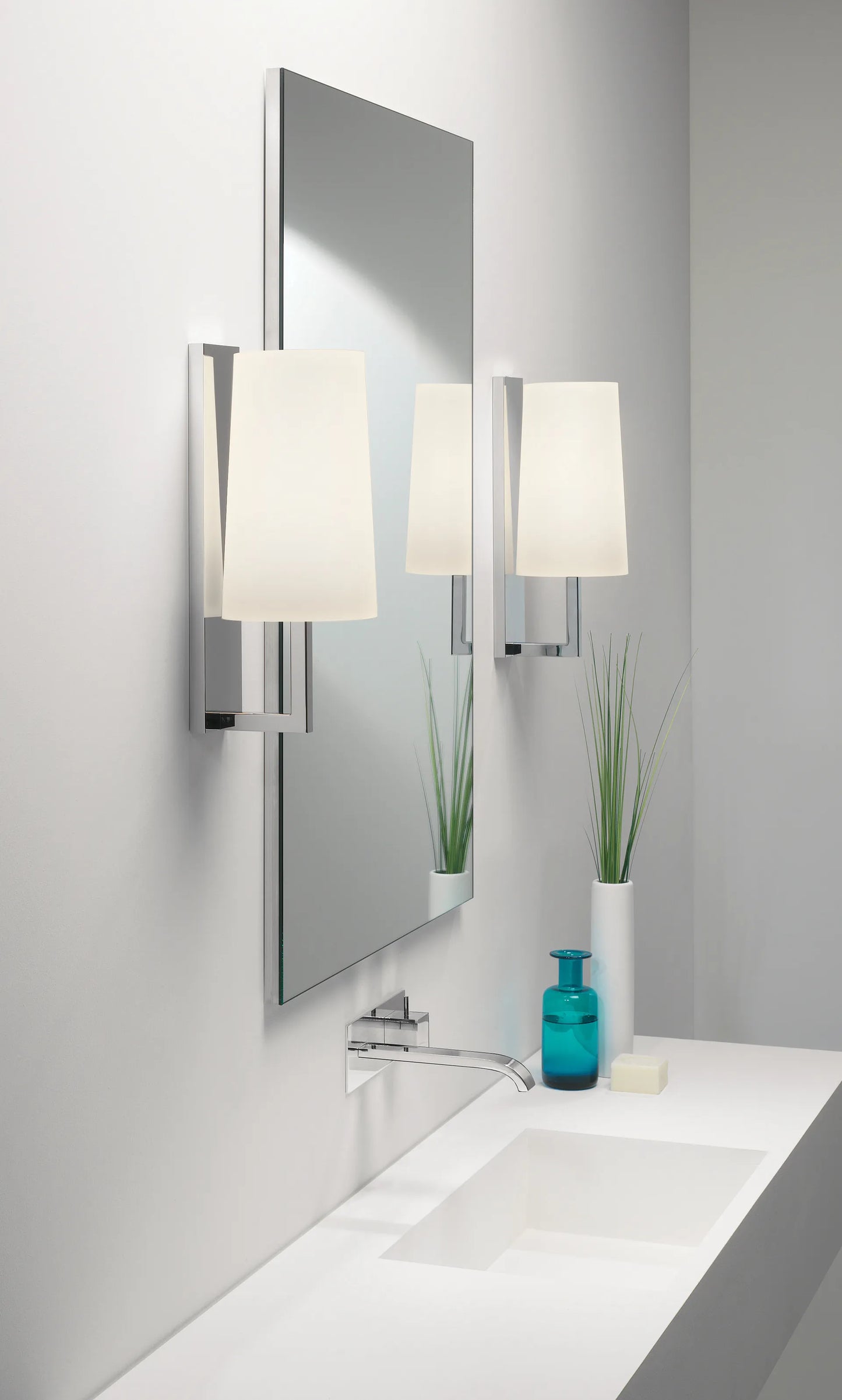 Riva 350 IP44 Appliques