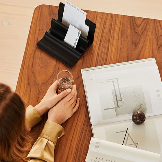 【FRITZ HANSEN】WAVE DESK ORGANIZER Wave Desk Organizer | Made by Fritz Hansen – Luminaire