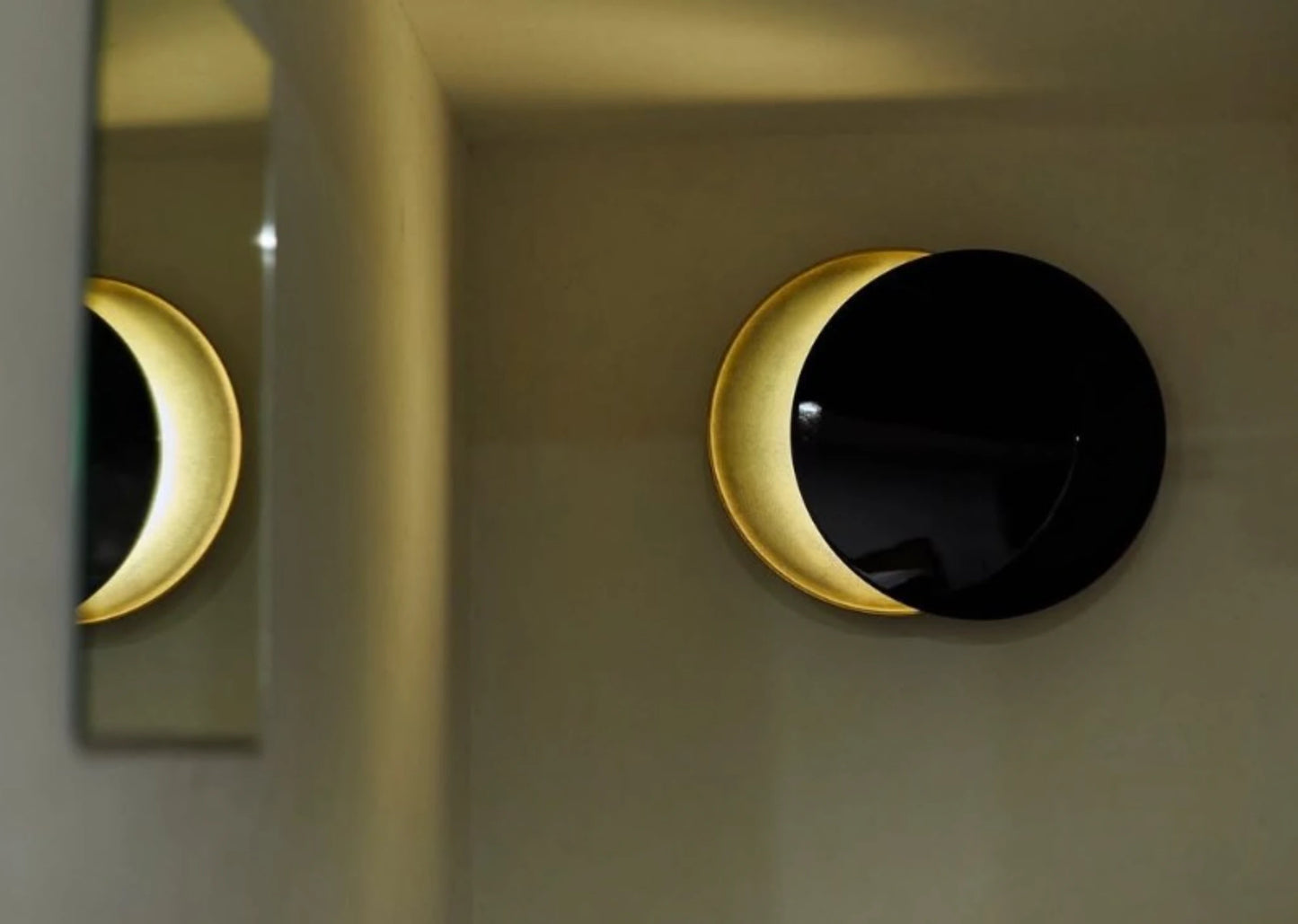 Applique murale LED design Michikake de Kishu+, orientable et élégante