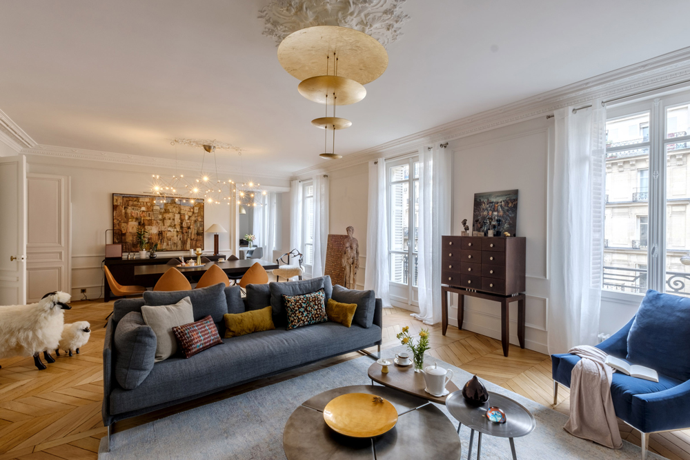 L’agence Véronique Cotrel a fait appel à Astéri pour éclairer cet appartement du 6ème arrondissement, entièrement rénové, pour des clients ayant passé plusieurs années à l’étranger.